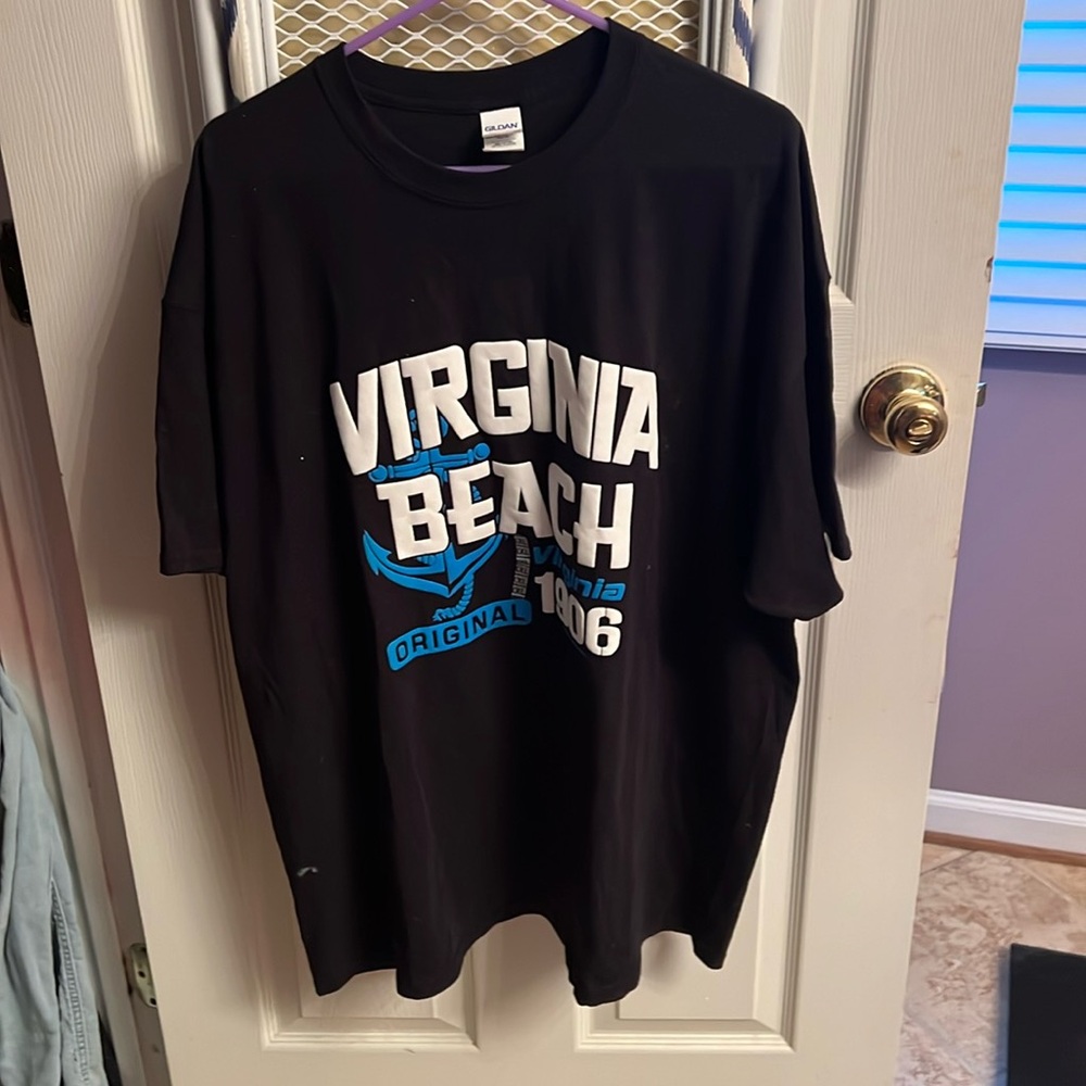Gildan Men’s brand new Virginia Beach T-shirt